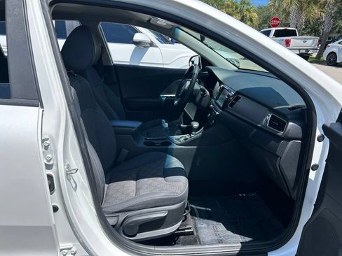 Used 2019 Kia Niro LX FWD image 36