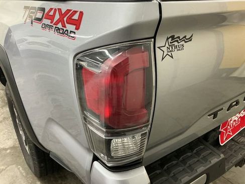 Used 2018 Toyota Tacoma TRD Off-Road image 18