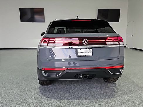 New 2026 Volkswagen Atlas Cross Sport SE FWD image 8