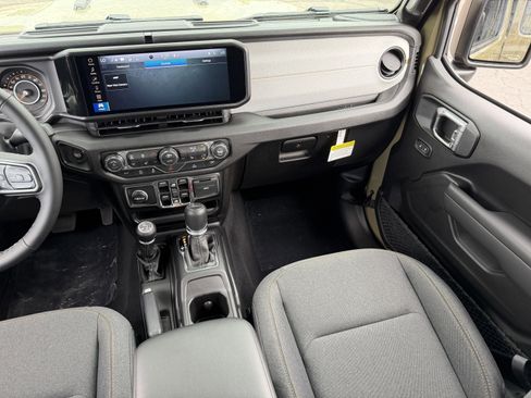 New 2025 Jeep Gladiator Sport image 13