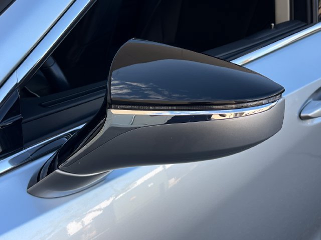 Used 2025 Lexus ES 350 w/ Premium Package FWD image 13