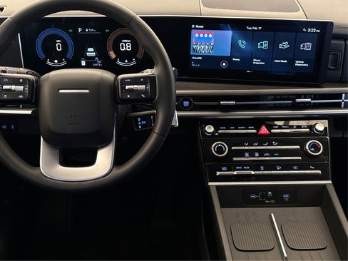 Used 2024 Hyundai Santa Fe SE image 16