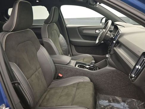 Used 2021 Volvo XC40 P8 Recharge w/ Advanced Package image 32