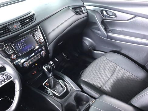 Used 2020 Nissan Rogue SV image 32