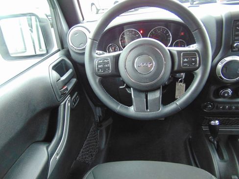 Used 2016 Jeep Wrangler Unlimited Sahara w/ Connectivity Group image 16