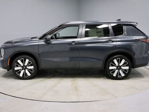 New 2026 Mitsubishi Outlander SE image 6