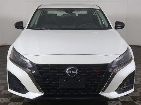 Used 2024 Nissan Altima 2.5 SR FWD image 12