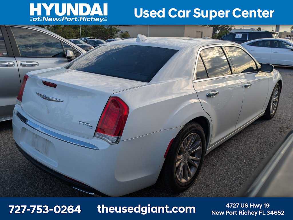 Used 2016 Chrysler 300 C RWD image 2