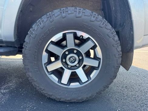 Used 2020 Toyota 4Runner TRD Off-Road AWD/4WD image 11