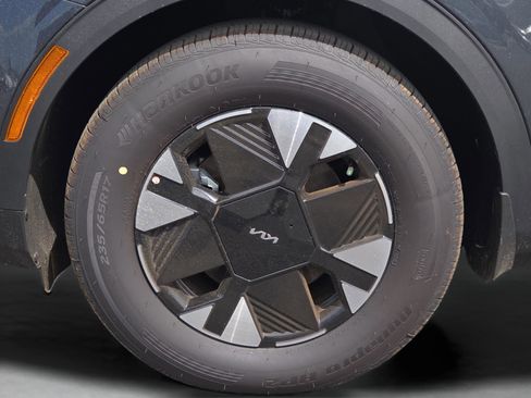 New 2026 Kia Sportage LX FWD image 16