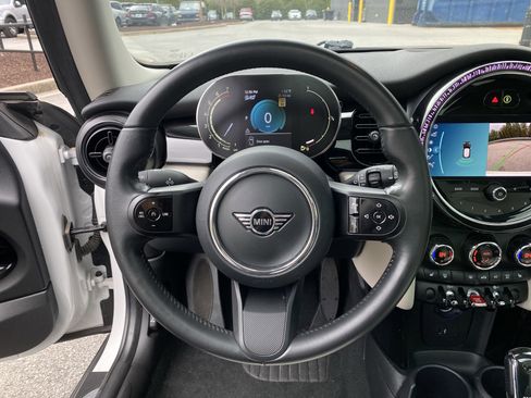 Used 2024 MINI Cooper 2-Door Hardtop w/ Signature Upholstery Package image 74