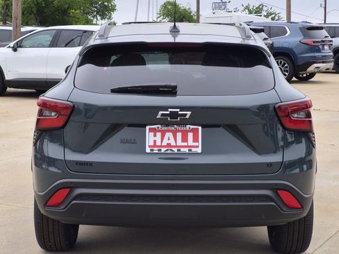 New 2026 Chevrolet Trax LT w/ Sunroof Package FWD image 4
