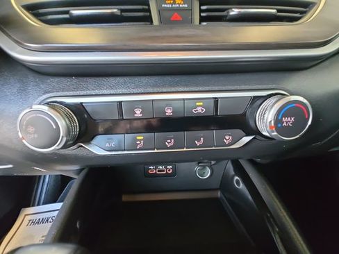 Used 2024 Nissan Altima 2.5 SV FWD image 17