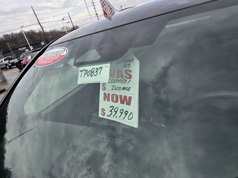 Certified 2025 Toyota Tacoma SR5 image 28