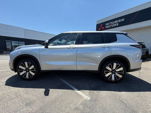 New 2026 Mitsubishi Outlander SE AWD/4WD image 5
