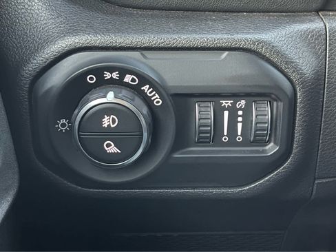 Used 2021 Jeep Gladiator Overland image 15