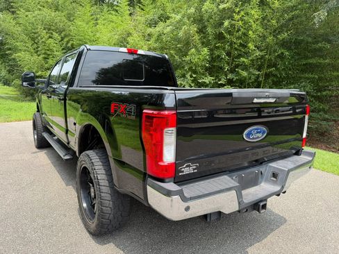 Used 2017 Ford F250 Lariat w/ Lariat Value Package AWD/4WD image 9