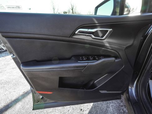 Used 2024 Kia Sportage EX image 8