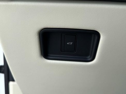 Certified 2024 Land Rover Range Rover Long Wheelbase Autobiography image 31