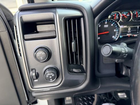 Used 2018 Chevrolet Silverado 1500 LT w/ All Star Edition image 25