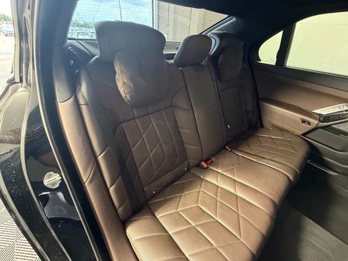 Used 2024 BMW i7 eDrive50 w/ M Sport Package RWD image 34