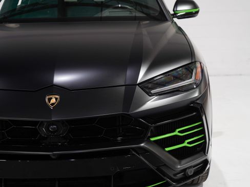 Used 2022 Lamborghini Urus AWD/4WD image 29