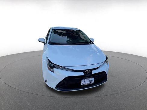 Used 2025 Toyota Corolla LE FWD image 2