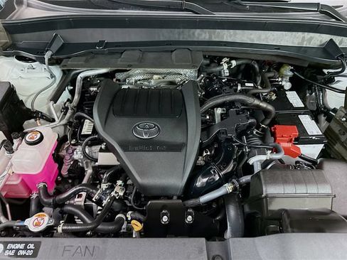 Used 2024 Toyota Grand Highlander AWD image 31