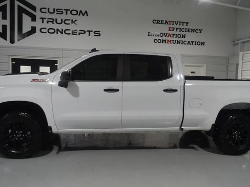 Used 2023 Chevrolet Silverado 1500 LT Trail Boss w/ Convenience Package II AWD/4WD image 4