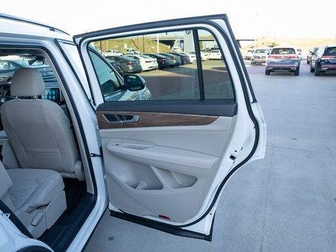 New 2026 Volkswagen Atlas SE image 12