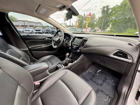 Used 2017 Chevrolet Cruze Premier FWD image 14