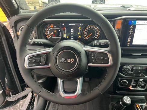 New 2026 Jeep Wrangler Unlimited Sahara AWD/4WD image 10