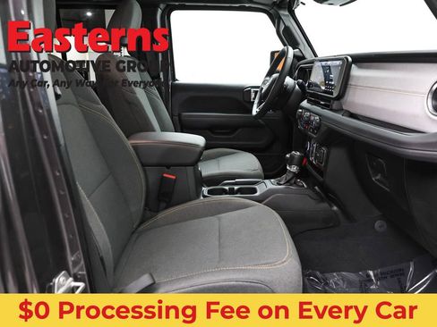 Used 2025 Jeep Wrangler Unlimited Sahara AWD/4WD image 24