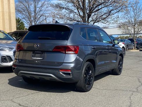 Certified 2023 Volkswagen Taos SE w/ Black Wheel Package image 3