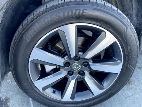 Used 2023 Honda Pilot Touring image 6