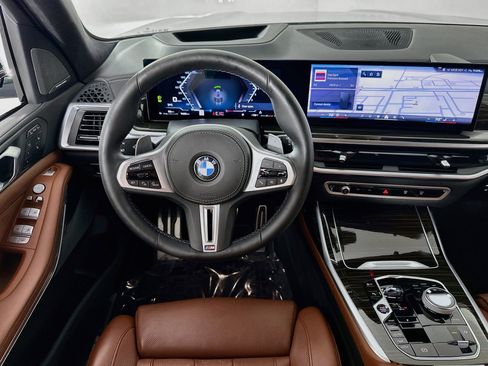 Used 2025 BMW X7 M60i AWD/4WD image 24