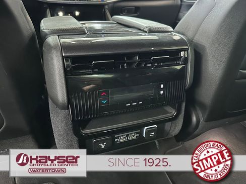 Used 2024 Jeep Wagoneer 4WD w/ Premium Group I image 39
