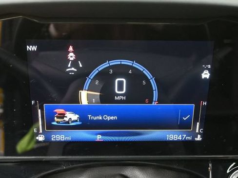 Used 2025 Chevrolet Trax RS w/ Driver Confidence Package FWD image 31