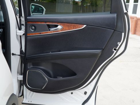 Used 2019 Lincoln Nautilus Reserve w/ Driver Assistance Package image 25