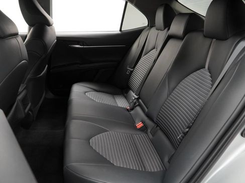 Used 2020 Toyota Camry SE FWD image 19