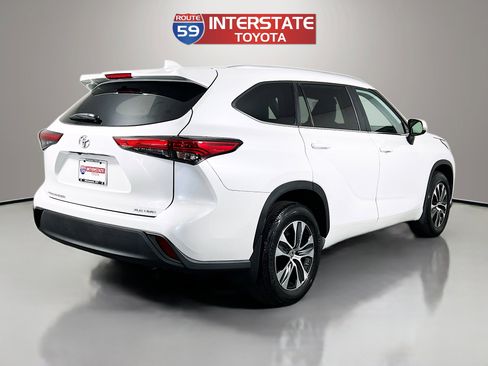 Used 2023 Toyota Highlander XLE AWD/4WD image 7