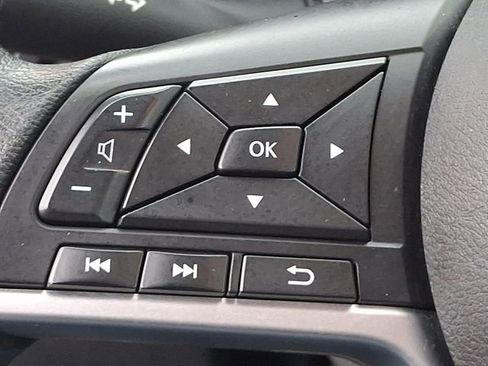 Used 2024 Nissan Altima 2.5 SV FWD image 21
