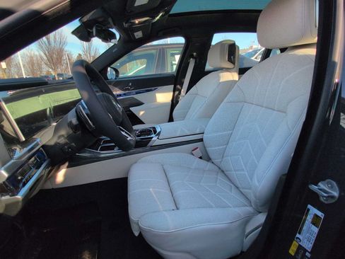Used 2026 BMW 750e xDrive w/ Executive Package AWD/4WD image 17