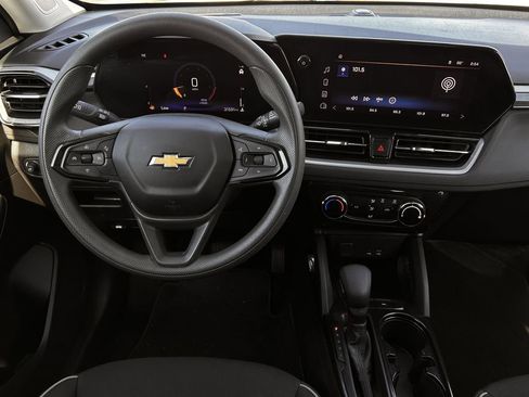 Used 2025 Chevrolet TrailBlazer LT image 13