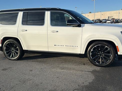 Used 2023 Jeep Grand Wagoneer Series II image 3