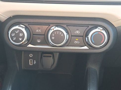 Used 2021 Nissan Versa SV image 28