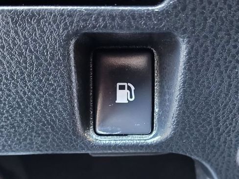 Used 2014 Toyota Highlander Plus FWD image 15
