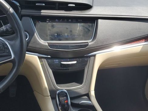 Used 2018 Cadillac XT5 Luxury w/ Driver Awareness Package AWD/4WD image 29