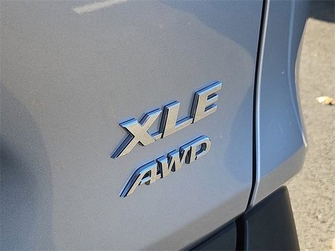 Used 2019 Toyota RAV4 XLE image 11