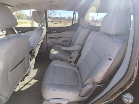 Used 2023 GMC Acadia SLT w/ Technology Package image 11